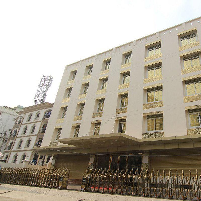 Hotel Galaxy Grand Book Hotel In Hazratganj Lucknow